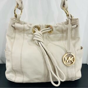 🤍✨ MICHAEL KORS Beige Leather Shoulder Bag with Gold Accents
